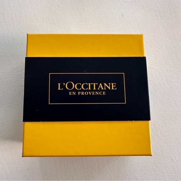 L’Occitane 3 Piece Skincare Bundle with Gift Box - Picture 2 of 8